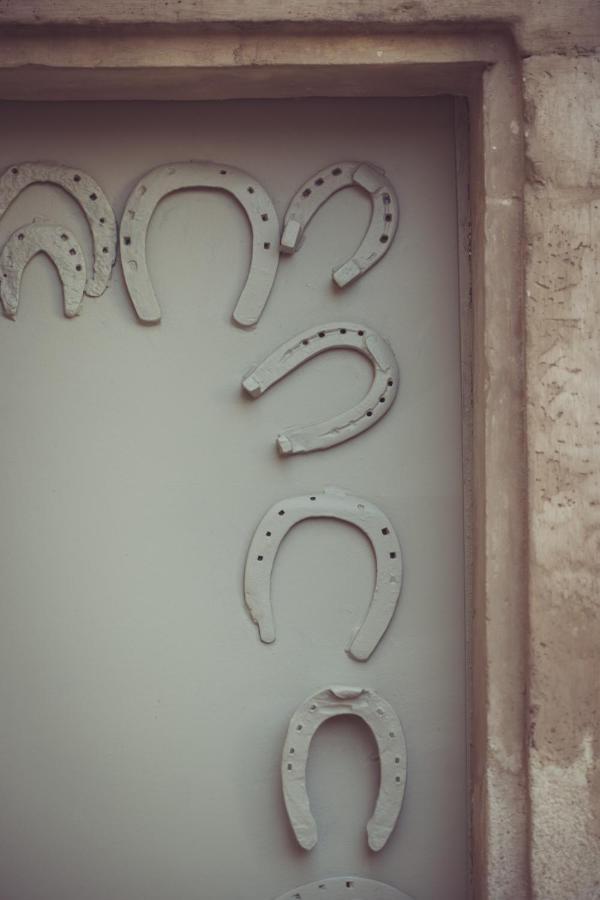 Maison Paul & Gabrielle Chablis Exterior photo